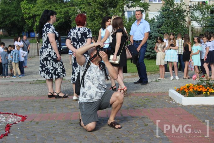 Свято останнього дзвоника відзначили у Мукачівській ЗОШ №13 – 03