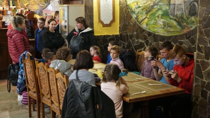 У Мукачеві зустріли дітей з сиротинців Дніпропетровщини – 05