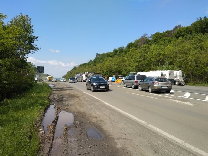 На трасі Київ-Чоп утворилися кілометрові затори – 03