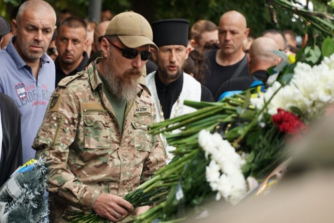 Перед смертю врятував побратимів: Ужгород попрощався із Героєм – 04