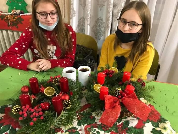 У Мукачеві діток вчили робити віночки Адвенту – 05