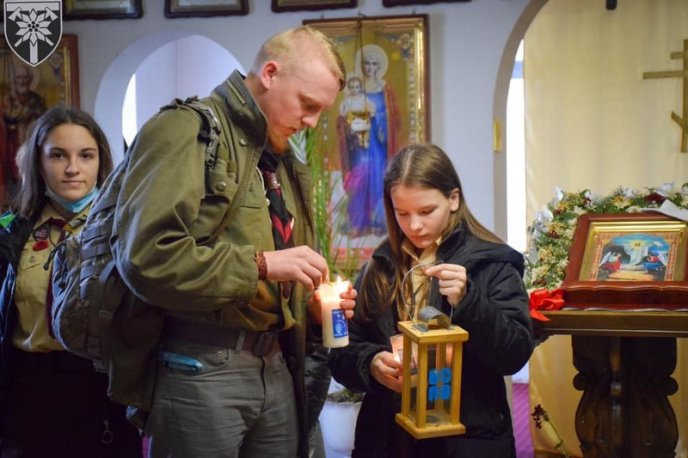Пластуни передали Вифлеємський вогонь 128-й бригаді – 04
