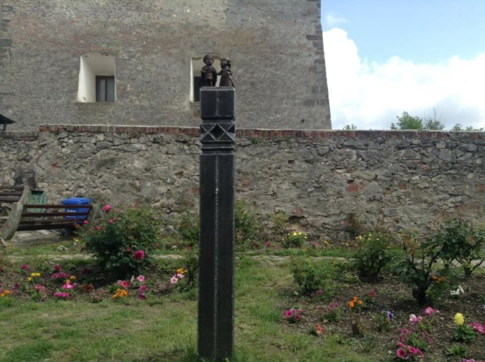 У Мукачеві з’явилась міні-скульптура Ілони Зріні – 05 У Мукачеві з’явилась міні-скульптура Ілони Зріні – 05