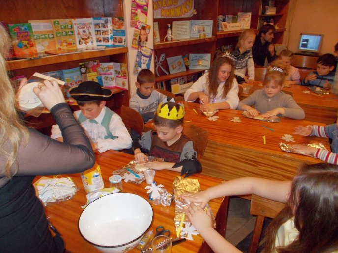 Юні читачі мукачівської бібліотеки зустріли святого Миколая (ФОТО) – 08