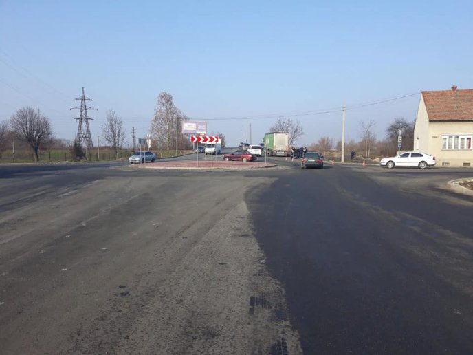 Вантажівка зачепила причепом чоловіка: потерпілий помер у лікарні – 01