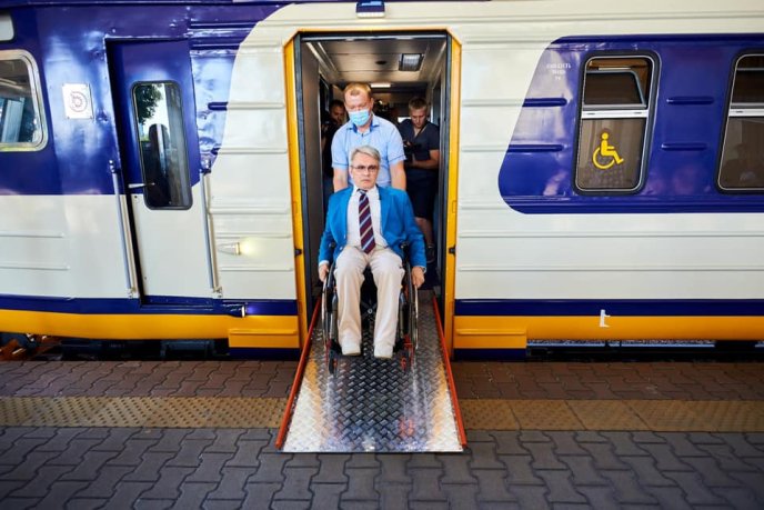 "Укрзалізниця" запускає перший інклюзивний приміський електропоїзд: як він виглядає – 03