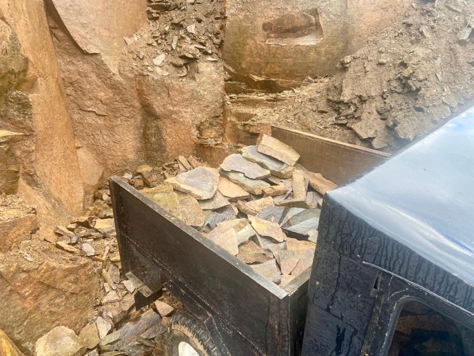 Затримано двох осіб, яких підозрюють у незаконному видобутку корисних копалин – 02