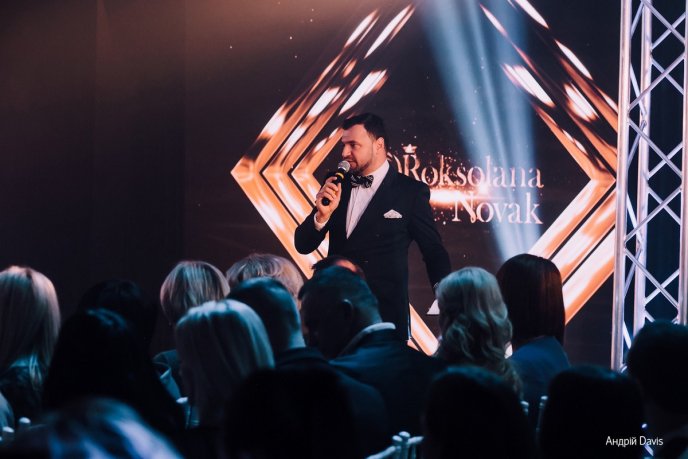 Мода заради життя: на Закарпатті відбувся ІІІ-й благодійний показ мод дизайнерки Роксолани Новак – 162