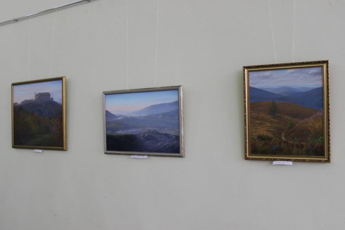 В Ужгороді вперше представили виставку "Яблучний Спас" Артура Тиводара – 01