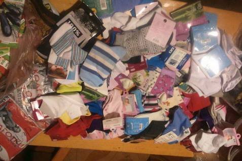 Двоє чоловіків пограбували торговий кіоск біля ринку – 03