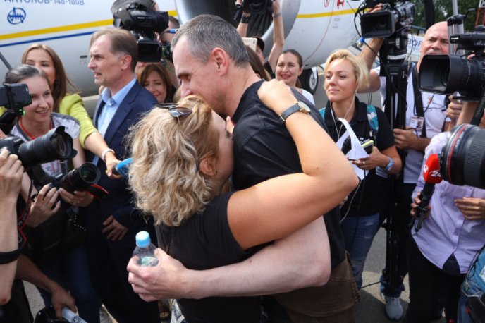 Історичні фото: як зустрічали полонених вдома – 09