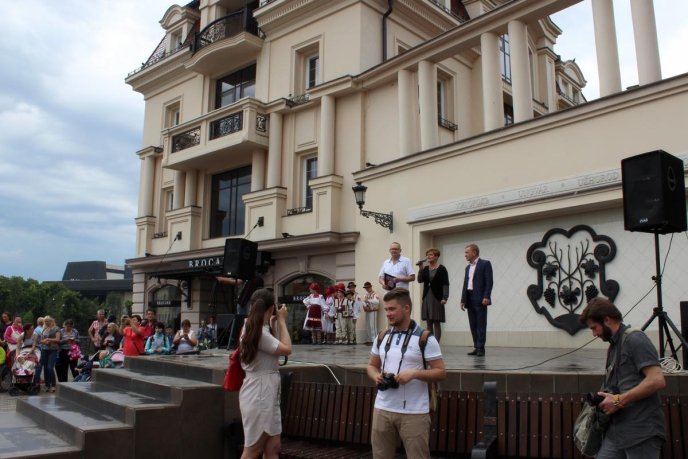 В Ужгороді з нагоди Міжнародного дня танцю відбувся концерт та танцювальний флешмоб – 01