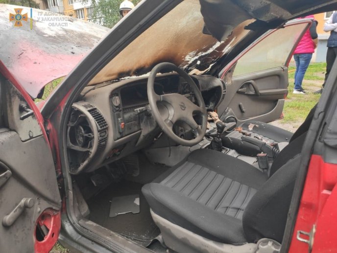 Чоловік завів машину, після цього його авто загорілось – 03 Чоловік завів машину, після цього його авто загорілось – 03