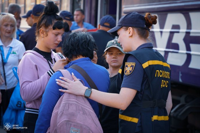 На Закарпаття приїхали 25 людей, яких евакуювали із Донеччини – 01 На Закарпаття приїхали 25 людей, яких евакуювали із Донеччини – 01
