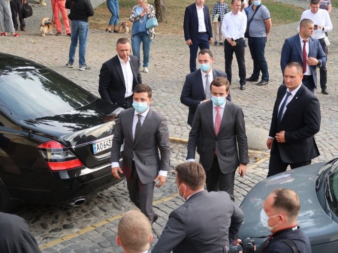 Володимир Зеленський відвідав один із відомих храмів Закарпаття – 01