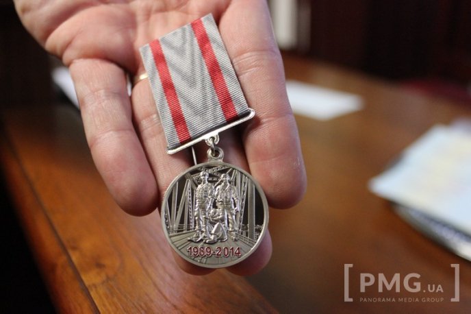 У Мукачеві сімох воїнів-інтернаціоналістів нагородили пам’ятними відзнаками Президента України – 01