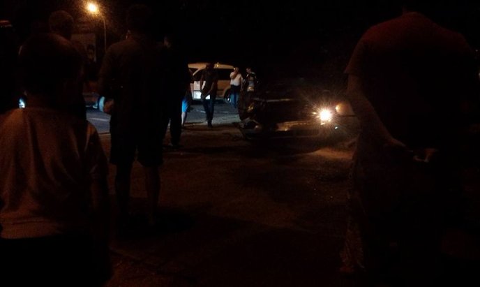 В Ужгороді дві автівки зіткнулись лоб в лоб: є поранений – 03