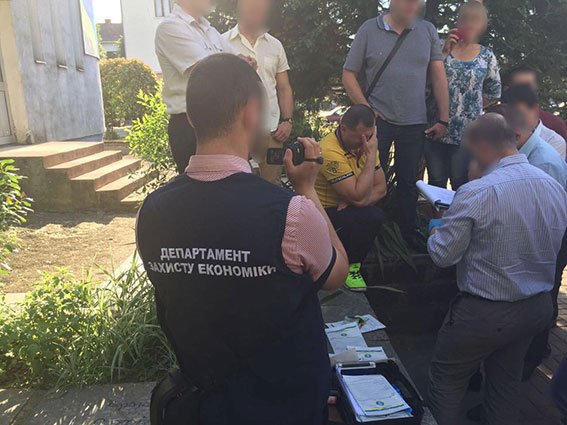 Мера одного із міст Закарпаття викрили на отриманні хабара – 01