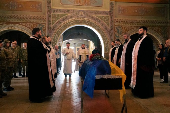 В області попрощалися із полеглим захисником – 05