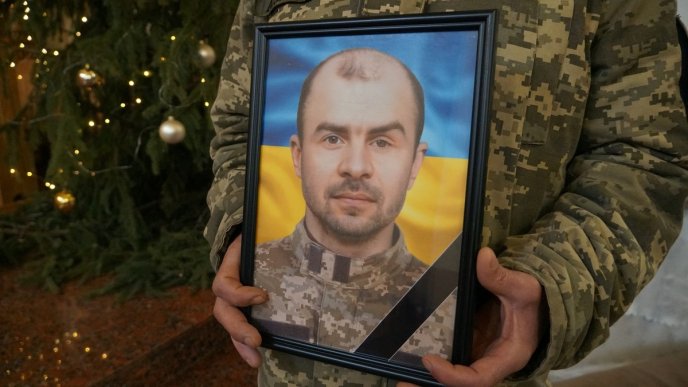 Мукачево навколішках проводжало в останню путь полеглого Героя – 01