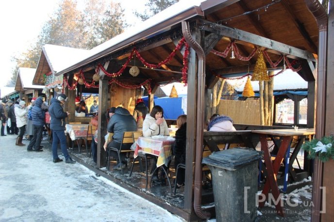 Сьогодні у Мукачеві стартував фестиваль "Червене вино" – 07