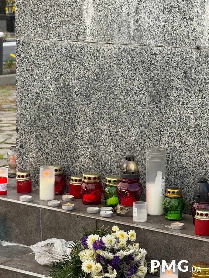 Люди масово йдуть на кладовища: як на Закарпатті проходить День пам’яті померлих – 01 Як на Закарпатті проходить День пам’яті померлих