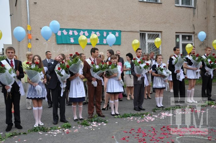 Свято "Останнього дзвоника" зібрало у Мукачівській ЗОШ №7 багато гостей (ФОТОРЕПОРТАЖ) – 11