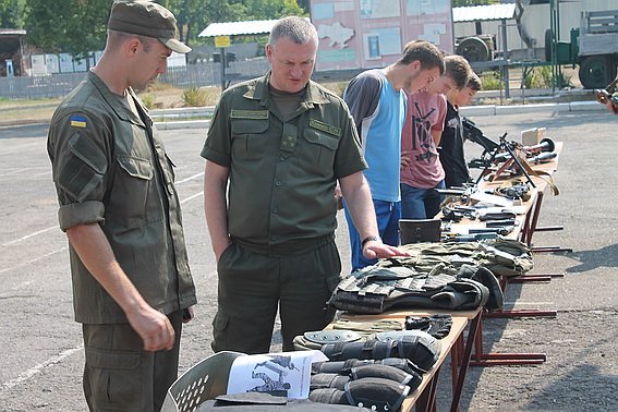 До бійців Ужгородського батальйону Нацгвардії завітали півсотні дітей-сиріт – 12