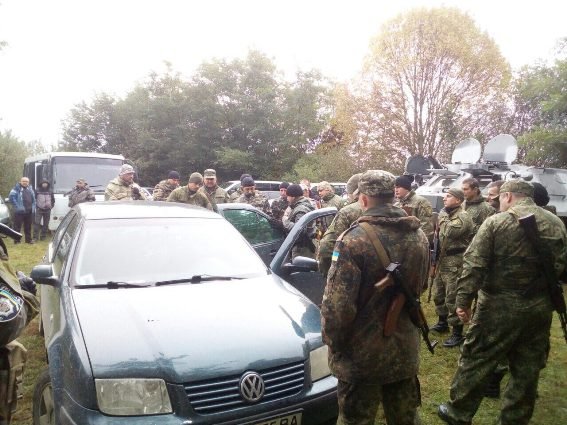 Вулицями Закарпаття рухалась колона військової техніки – 08