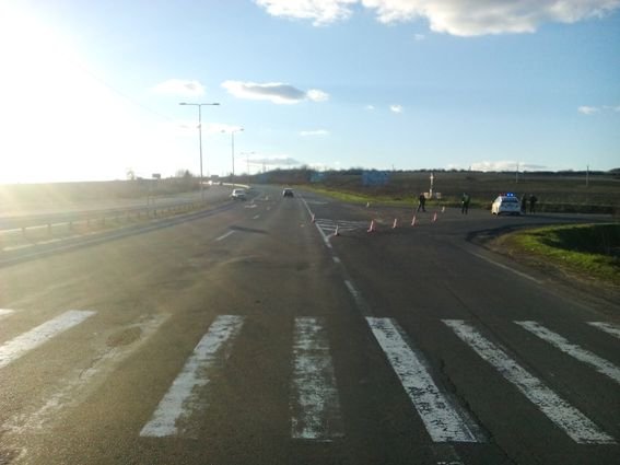 Під Ужгородом водій на пішохідному переході збив дівчину, потерпіла у реанімації – 02