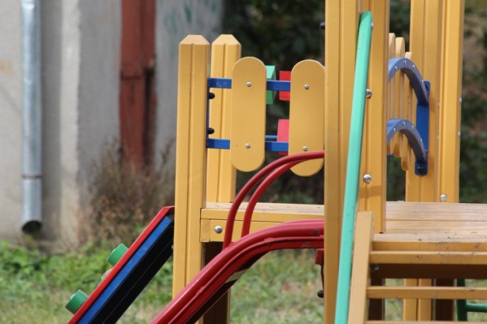 У Мукачеві встановлюють вісім нових дитячих майданчиків – 04