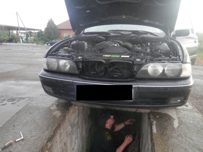 На Закарпатті у контрабандистів вилучили три іномарки – 18