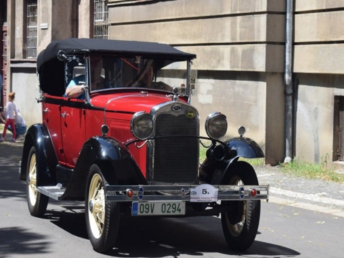 80 ретроавтомобілів і мотоциклів їздили вулицями Ужгорода – 02 80 ретроавтомобілів і мотоциклів їздили вулицями Ужгорода – 02