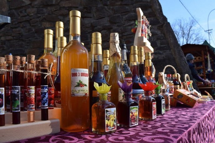 В Ужгороді розпочався триденний "Медовуха Фест" – 03