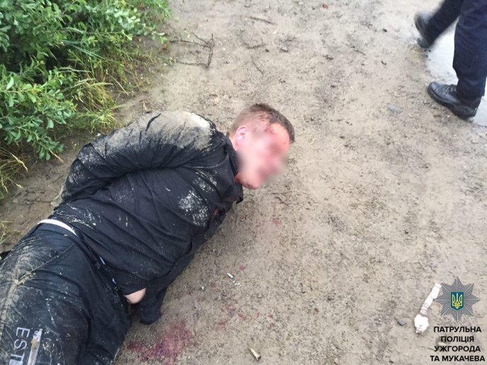 Погоня з пострілами на Ужгородщині: поліція затримала викрадача авто – 09