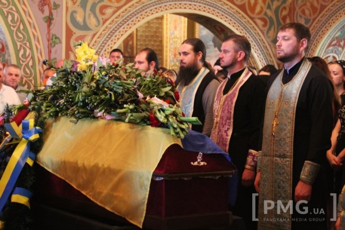 У Мукачеві попрощались з бійцем 128-ї бригади Олександром Павлюком – 08