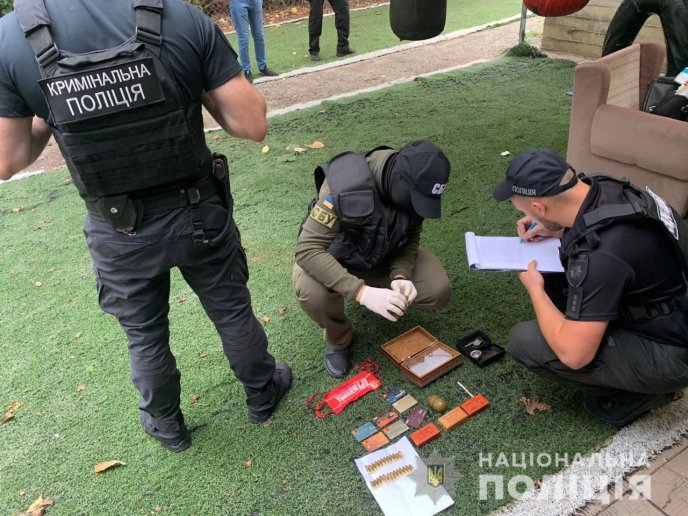 Затримано росіянина, який поблизу Ужгорода мав схованку зі зброєю та боєприпасами – 04