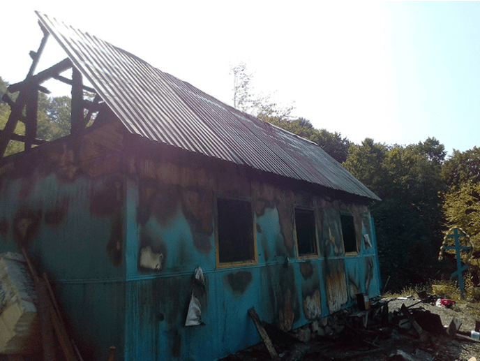 На Закарпатті невідомі підпалили храм – 02