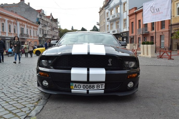 Відомий автобренд влаштував в Ужгороді показ автомобілів – 01