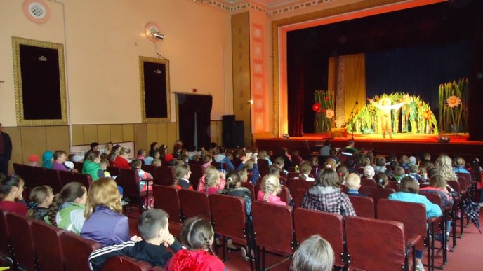 Мукачівські актори зіграли театралізовану казку для юних глядачів з Великого Бичкова – 07 Мукачівські актори зіграли театралізовану казку для юних глядачів з Великого Бичкова – 07