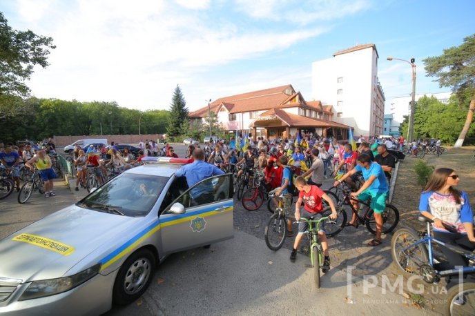 Велозаїзд у День Незалежності України та "кольоровий" флешмоб у Мукачеві: як це було – 06