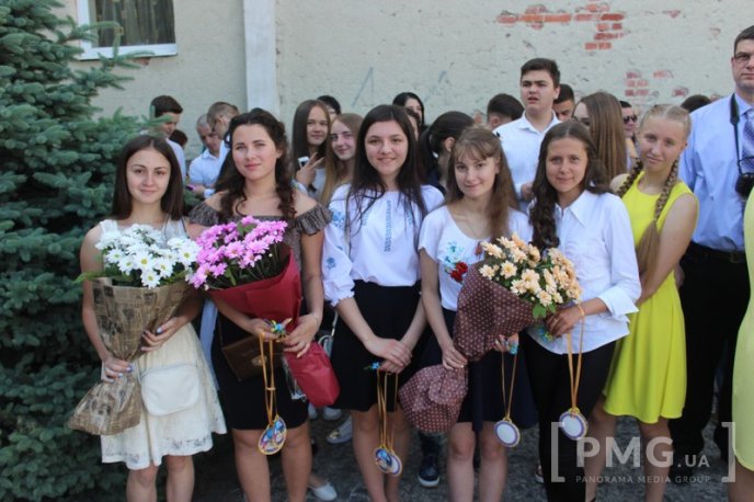 Свято останнього дзвоника відзначили у Мукачівській ЗОШ №13 – 07