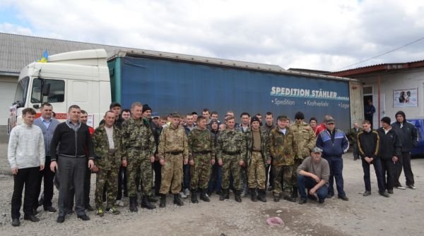 Волонтери Тячівщини провели акцію "Приготуймо великодній кошик для солдата" (ФОТО) – 07