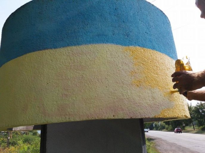 До Дня Незалежності у Хусті впорядковують вказівники – 02