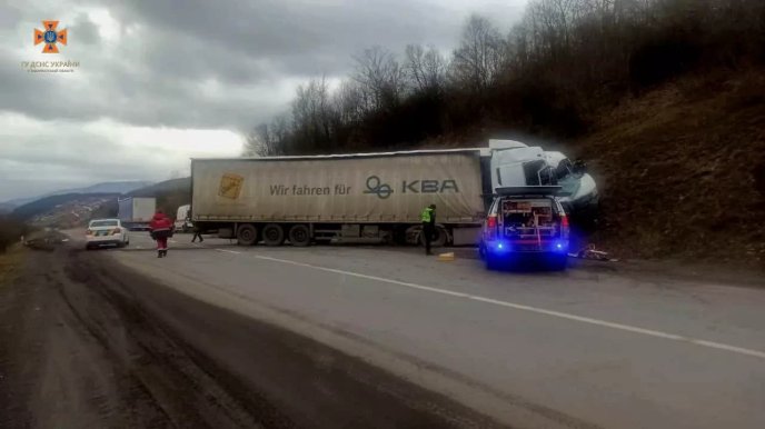 Четверо загиблих внаслідок сьогоднішньої автотрощі на Закарпатті – 05