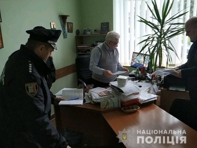 Поліція Ужгорода перевіряє заклади під час карантину – 01 Поліція Ужгорода перевіряє заклади під час карантину – 01