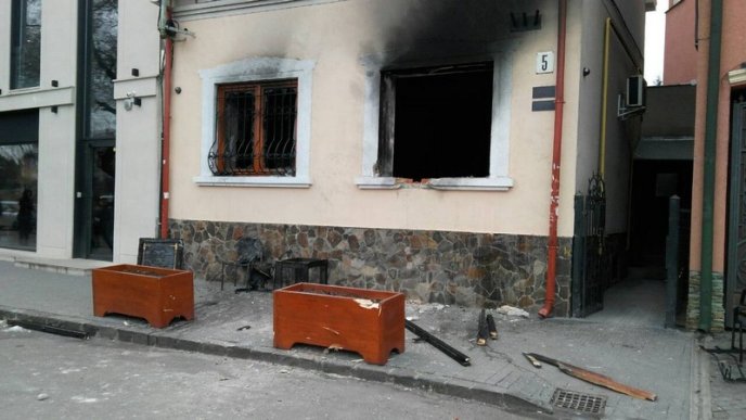 Як в МЗС України відреагували на підпал офісу угорської спілки – 05 Як в МЗС України відреагували на підпал офісу угорської спілки – 05