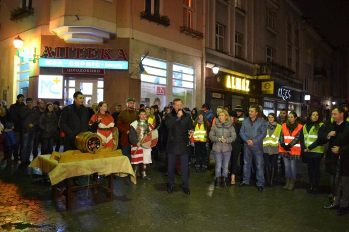 В Ужгороді стартував фестиваль молодого вина "Закарпатське божоле" – 02