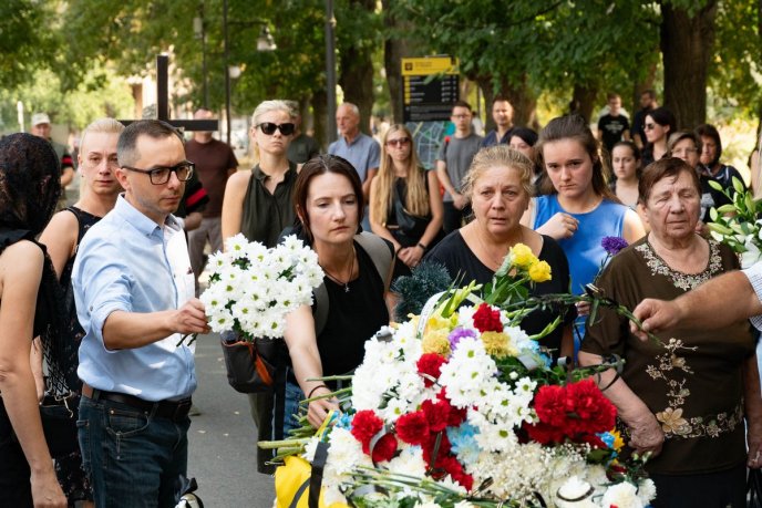 В Ужгороді попрощались із 28-річним солдатом, який добровольцем пішов на війну – 02