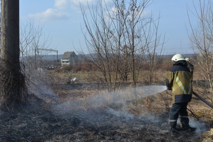 Упродовж минулих вихідних на Закарпатті виникло 45 пожеж в екосистемах краю – 01